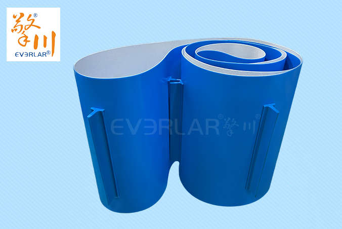 藍色PVC輸送帶加擋板導(dǎo)條耐磨防跑偏防掉落自動化生產(chǎn)線物料傳送工業(yè)皮帶 藍色PVC輸送帶加擋板導(dǎo)條耐磨防跑偏防掉落自動化生產(chǎn)線物料傳送工業(yè)皮帶