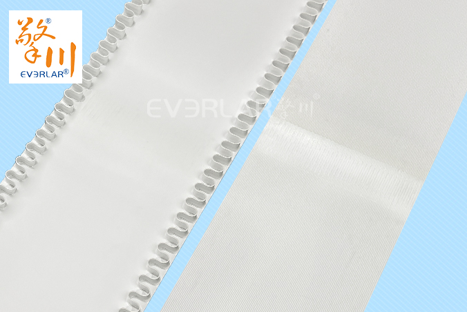 白色PVC輸送帶加裙邊耐磨抗腐蝕電子食品行業(yè)輸送機(jī)傳送帶廠家